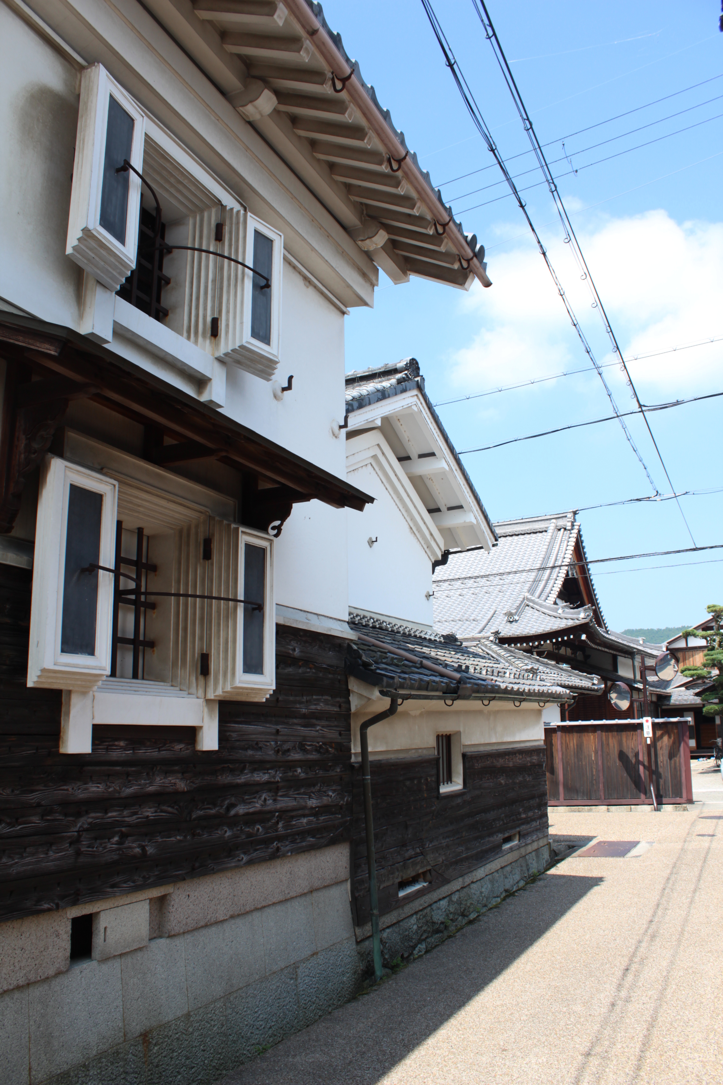 五個荘金堂町の蔵のある風景写真です。