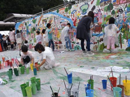 東近江市の絵を描く子どもたち