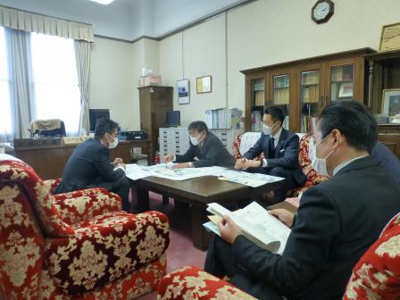 滋賀県副知事へ要望する市長