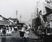 昭和30年頃の金屋大通りの写真を開く