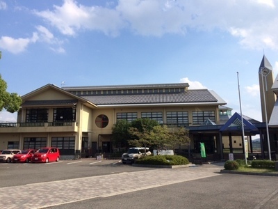 写真：愛東南小学校外観