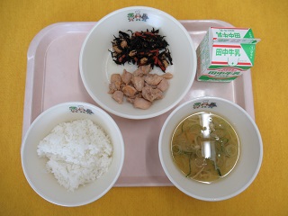 写真:湖東学校給食センタ-の給食