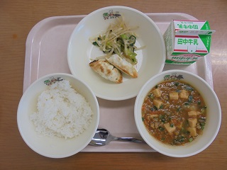 写真:蒲生学校給食センタ-の給食