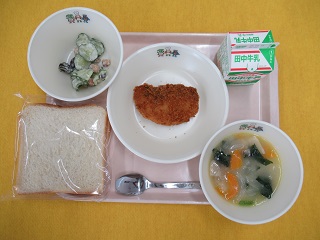 写真：湖東学校給食センタ－の給食