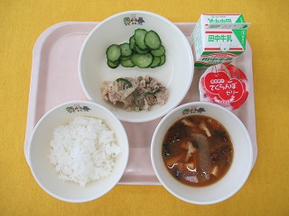 写真：能登川学校給食センタ－と湖東学校給食センターの給食