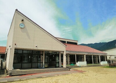写真：愛東北こどもの家外観