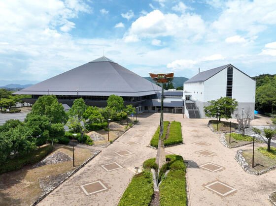 写真：総合運動公園布引体育館外観