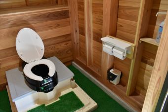 バイオトイレ建屋内部の写真
