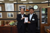 写真：湖東信用金庫理事長と東近江市長