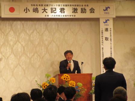 写真：壇上で挨拶する市長1