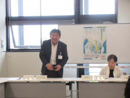 写真：会議室で挨拶する市長2