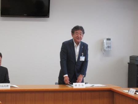 写真：会議室で挨拶する市長4