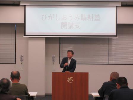 写真：会議室で挨拶する市長6