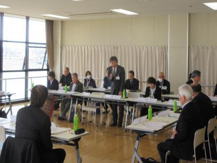 写真：共同募金委員会理事会で挨拶する市長