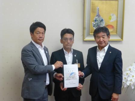 写真：滋賀県副知事へ要望する市長