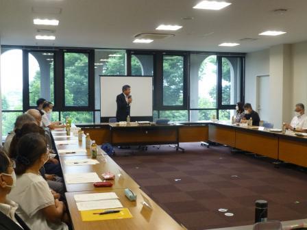 写真：要保護児童対策地域協議会代表者会議で挨拶する市長