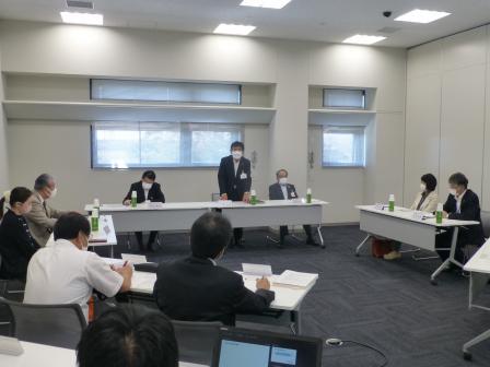 写真：総合教育会議で挨拶する市長