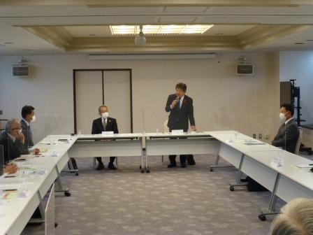 写真：商工会行政懇談会で挨拶をする市長