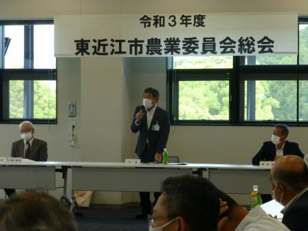 写真：農業委員会総会で挨拶をする市長