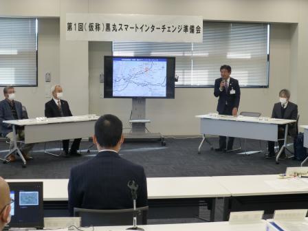 写真：スマートインターチェンジ準備会で挨拶をする市長