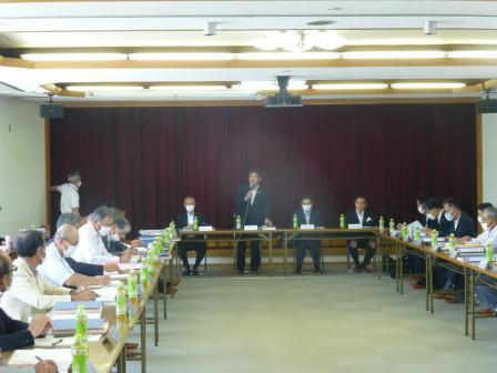 写真：愛知川沿岸土地改良区理事会で挨拶をする市長
