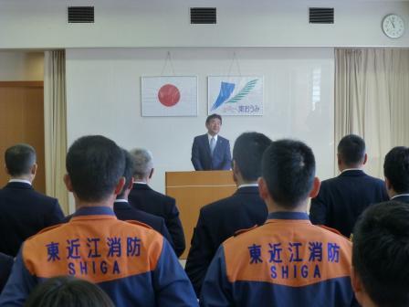 写真：東近江行政組合で訓示を行う市長