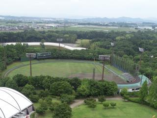 写真：東近江市ひばり公園湖東スタジアム