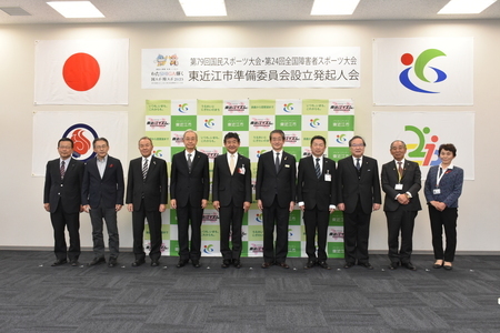 写真:設立発起人の皆さん