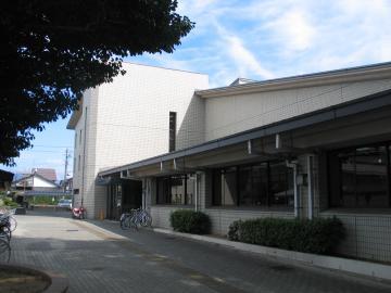 写真：八日市図書館外観2