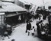 写真：本町通りの商店