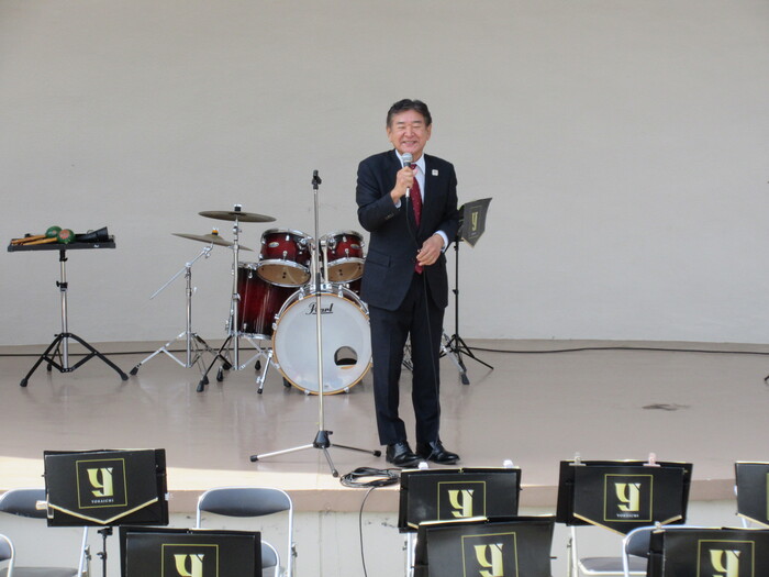 挨拶する市長