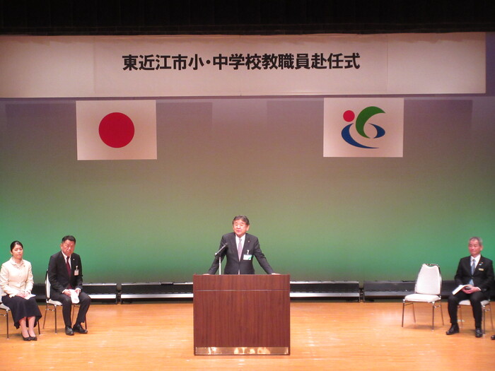 挨拶する市長