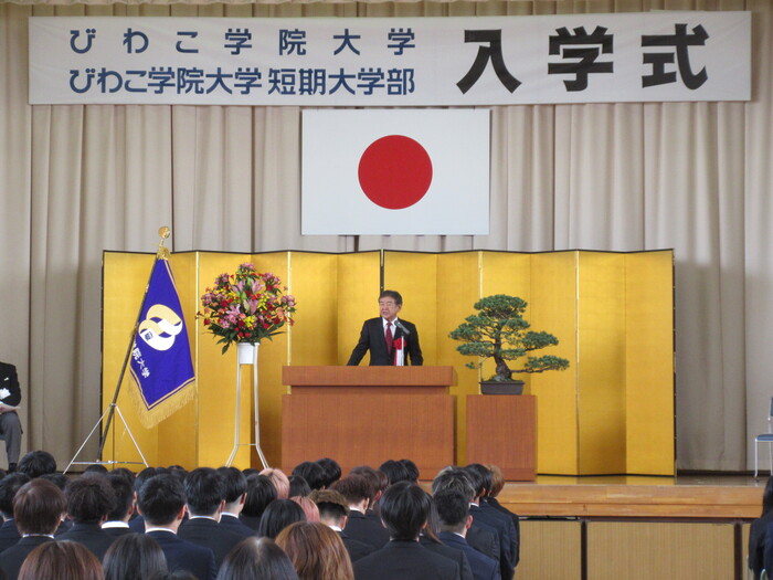祝辞を述べる市長