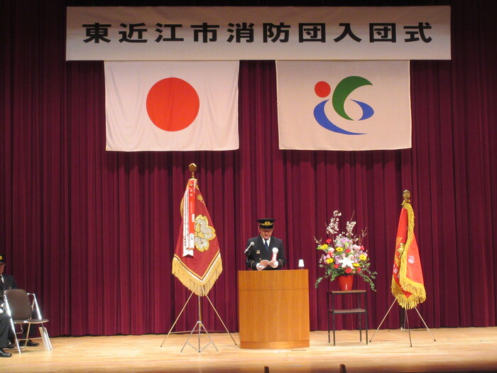 挨拶する市長