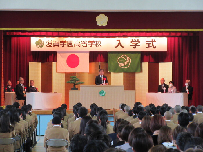 祝辞を述べる市長