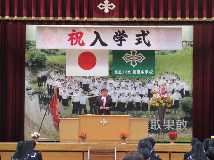 式辞を述べる市長