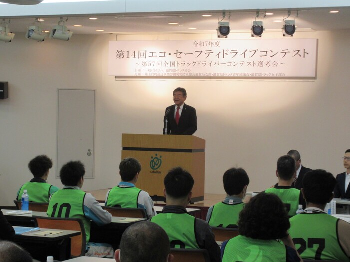 挨拶する市長