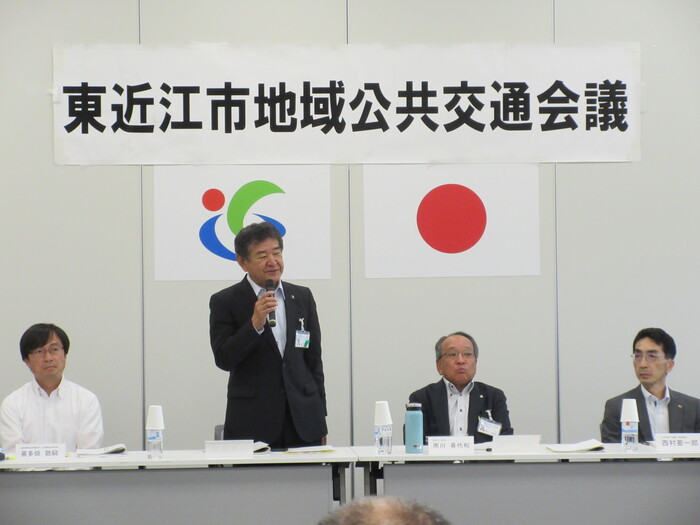 挨拶する市長