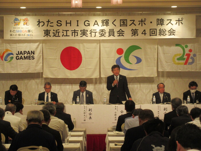 挨拶する市長