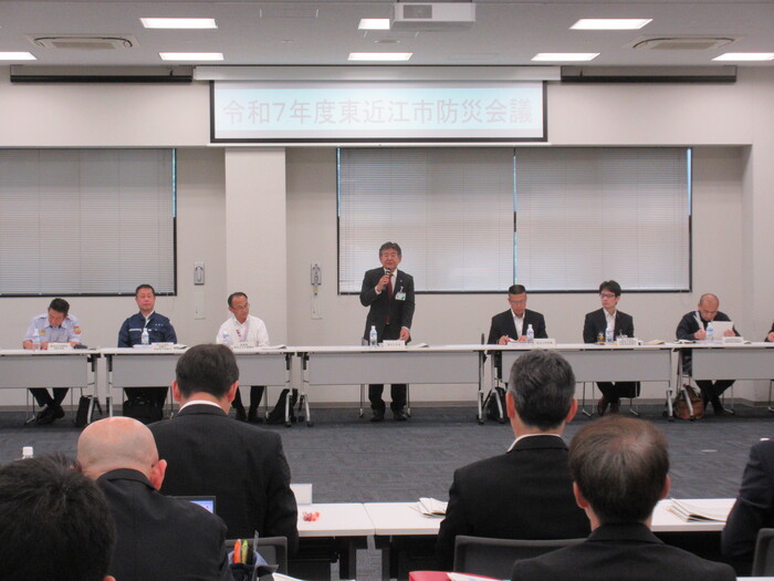 挨拶する市長