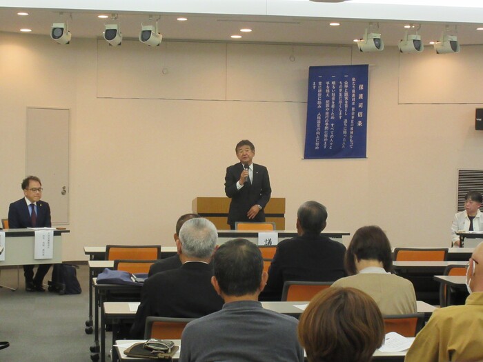 挨拶する市長