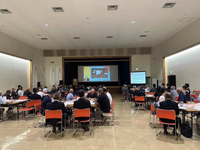 写真：取組報告の様子1