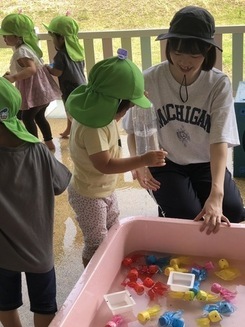 写真：0・1・2歳児クラスの様子