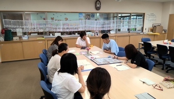 写真：職員会議の様子