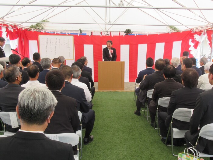 挨拶する市長
