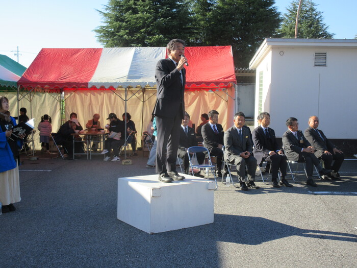 挨拶する市長