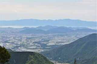 写真：鈴鹿山脈から市内平野部を望む