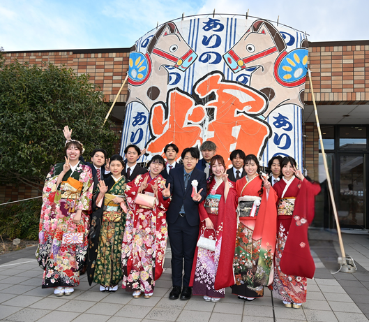 20畳敷東近江大凧前の写真