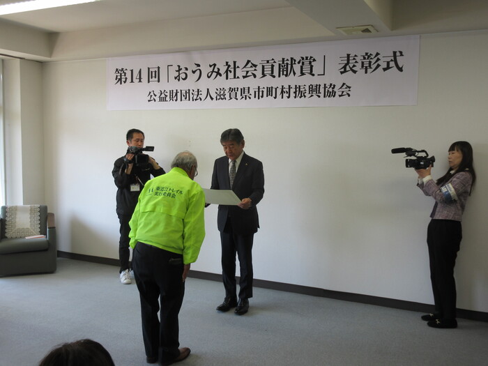 挨拶する市長