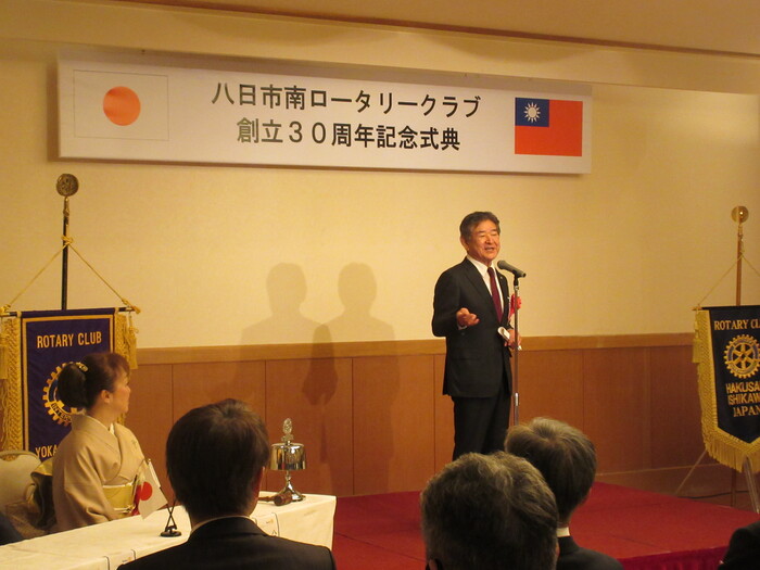 挨拶する市長